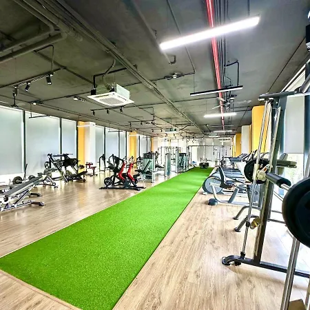 Gym, Swimming Pool, Bbq, Tennis Facilities Available For Delux Studio In City Centre
